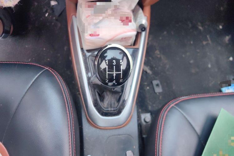 Used Geely Auto Diamond 2015 Sedan 1.5L Manual SuperDeluxe Model Gear Lever