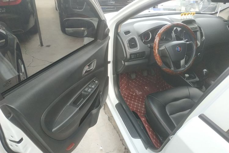 Used Geely Auto Diamond 2015 Sedan 1.5L Manual SuperDeluxe Model Interior 4