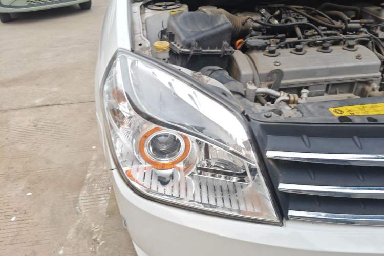 Used Geely Auto Diamond 2015 Sedan 1.5L Manual SuperDeluxe Model Right Front Headlight
