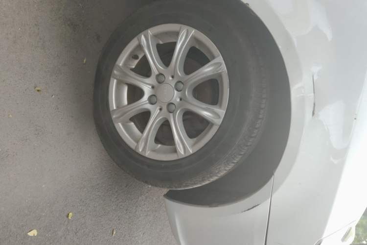 Used Geely Auto Diamond 2015 Sedan 1.5L Manual SuperDeluxe Model Right Front Wheel Hub