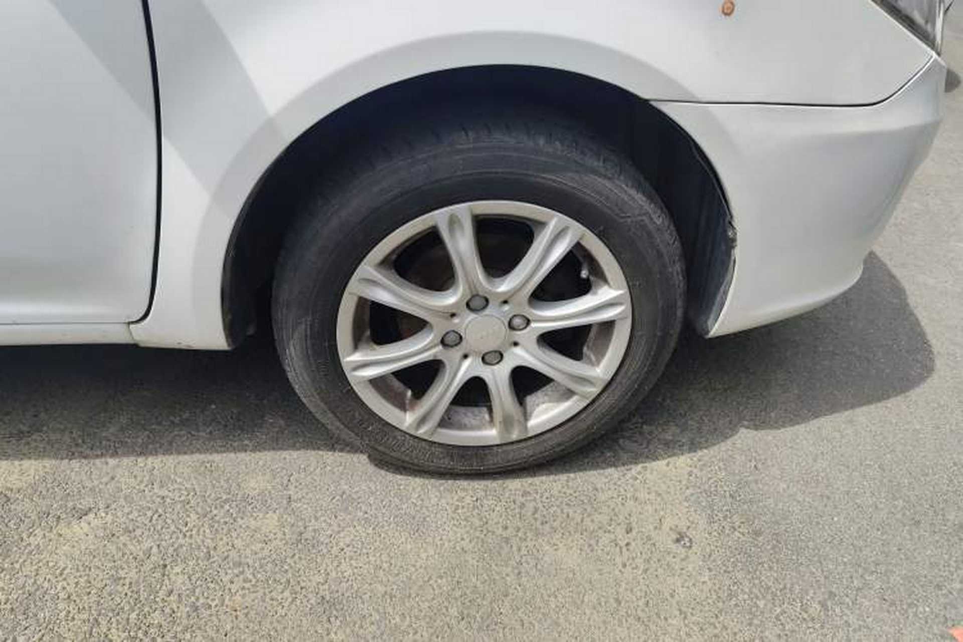Used Geely Auto Diamond 2015 Sedan 1.5L Manual SuperDeluxe Model Right Front Wheel Hub