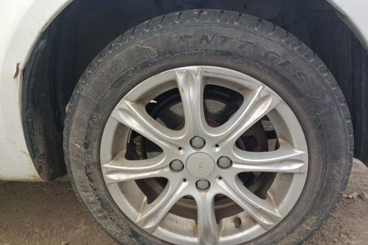 Used Geely Auto Diamond 2015 Sedan 1.5L Manual SuperDeluxe Model Right Front Wheel Hub