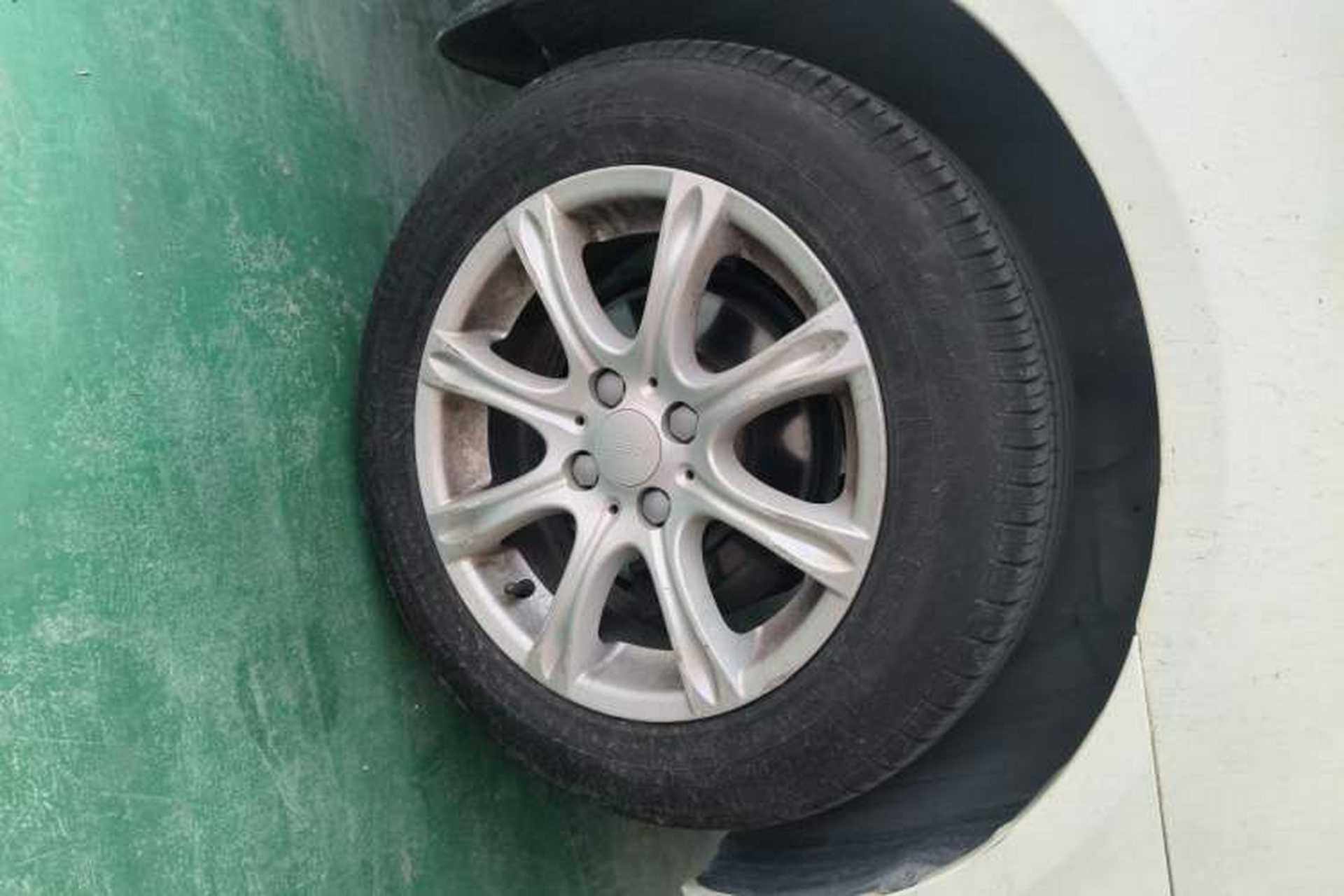 Used Geely Auto Diamond 2015 Sedan 1.5L Manual SuperDeluxe Model Right Front Wheel Hub