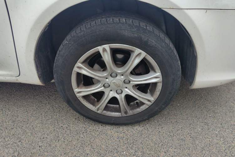 Used Geely Auto Diamond 2015 Sedan 1.5L Manual SuperDeluxe Model Right Front Wheel Hub