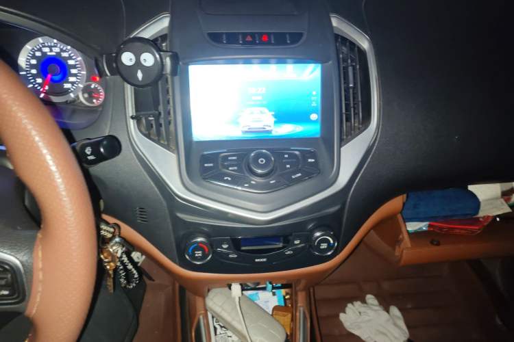 Used Geely Auto Diamond 2016 1.5L Manual Elite Version China IV Standard Audio And AC Panel
