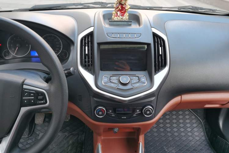 Used Geely Auto Diamond 2016 1.5L Manual Elite Edition Audio And AC Panel
