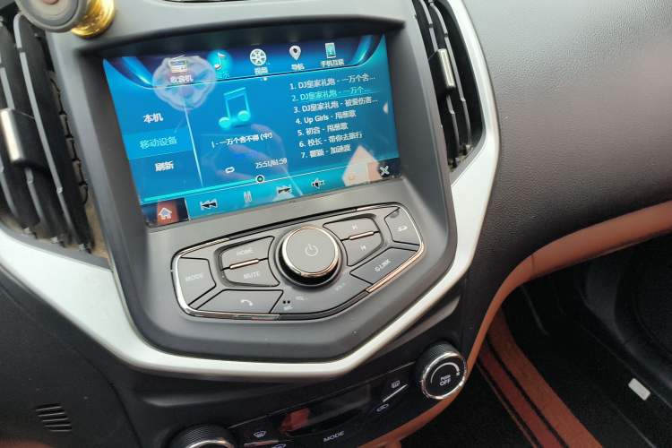 Used Geely Auto Diamond 2016 1.5L Manual Entry-Level Trim Audio And AC Panel