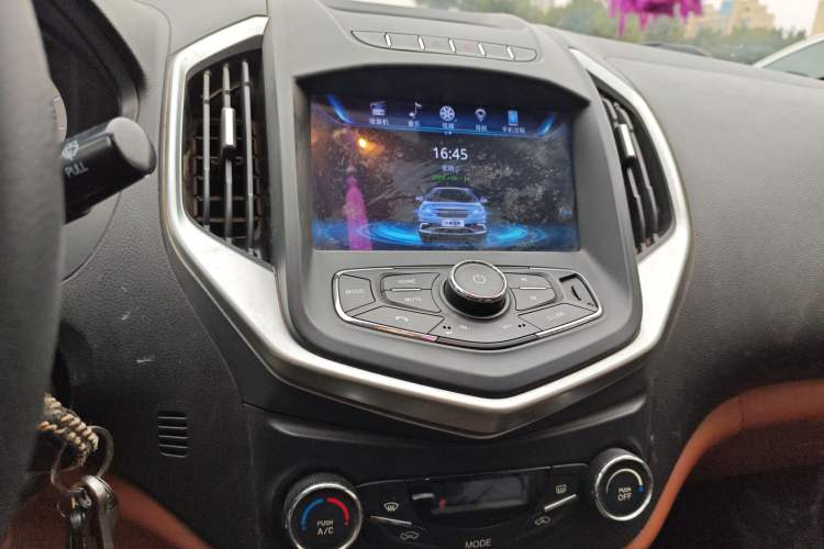Used Geely Auto Diamond 2016 1.5L Manual Elite Version China IV Standard Audio And AC Panel