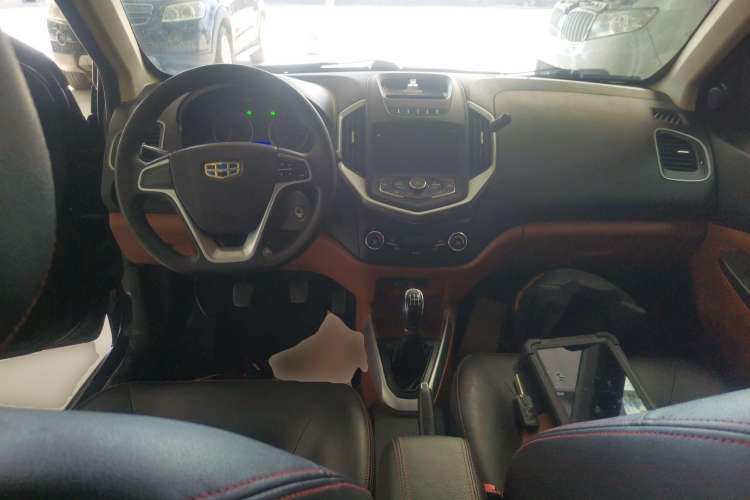Used Geely Auto Diamond 2016 1.5L Manual Elite Edition Center Console