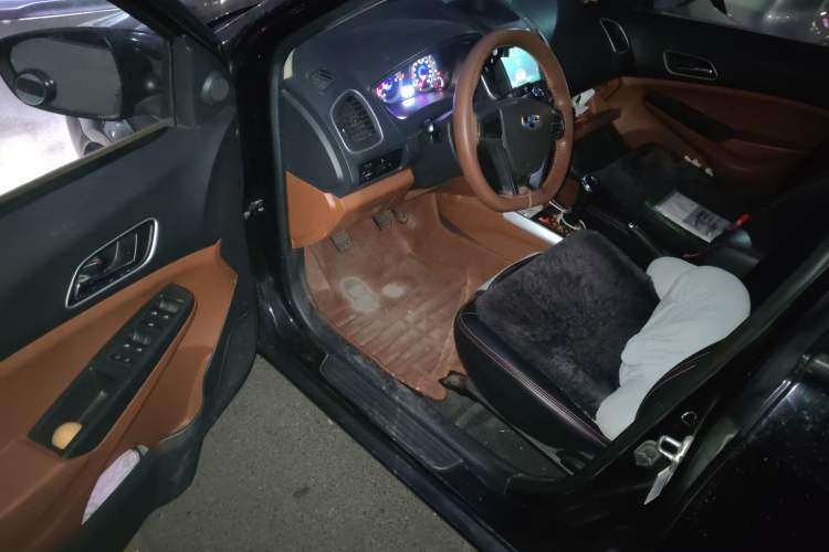 Used Geely Auto Diamond 2016 1.5L Manual Elite Version China IV Standard Driver Seat