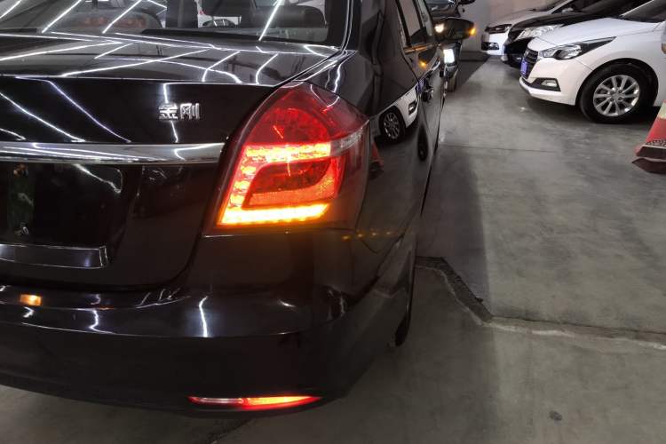 Used Geely Auto Diamond 2016 1.5L Manual Entry-Level Trim Exterior 6