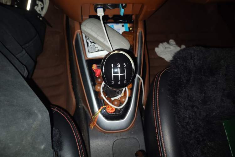 Used Geely Auto Diamond 2016 1.5L Manual Elite Version China IV Standard Gear Lever