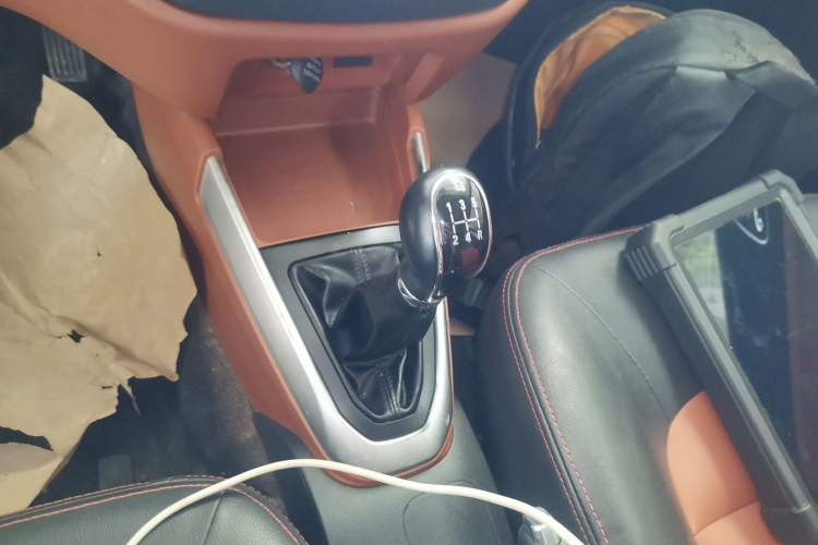 Used Geely Auto Diamond 2016 1.5L Manual Elite Edition Gear Lever