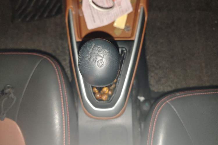 Used Geely Auto Diamond 2016 1.5L Manual Elite Edition Gear Lever