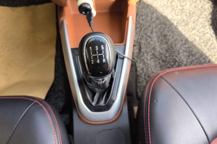 Used Geely Auto Diamond 2016 1.5L Manual Elite Edition Gear Lever