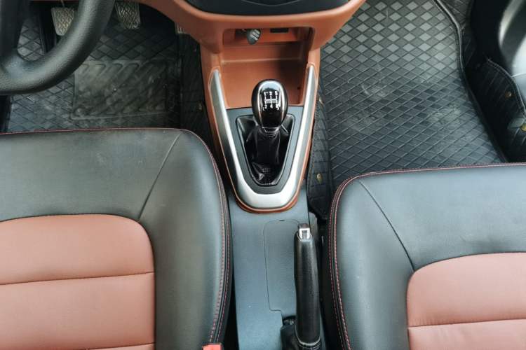 Used Geely Auto Diamond 2016 1.5L Manual Elite Edition Gear Lever