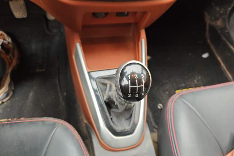 Used Geely Auto Diamond 2016 1.5L Manual Elite Version China IV Standard Gear Lever