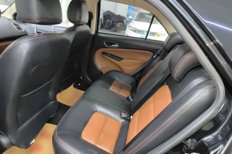 Used Geely Auto Diamond 2016 1.5L Manual Entry-Level Trim Interior 4