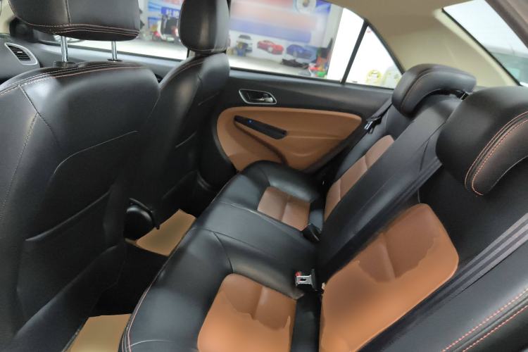 Used Geely Auto Diamond 2016 1.5L Manual Entry-Level Trim Interior 4