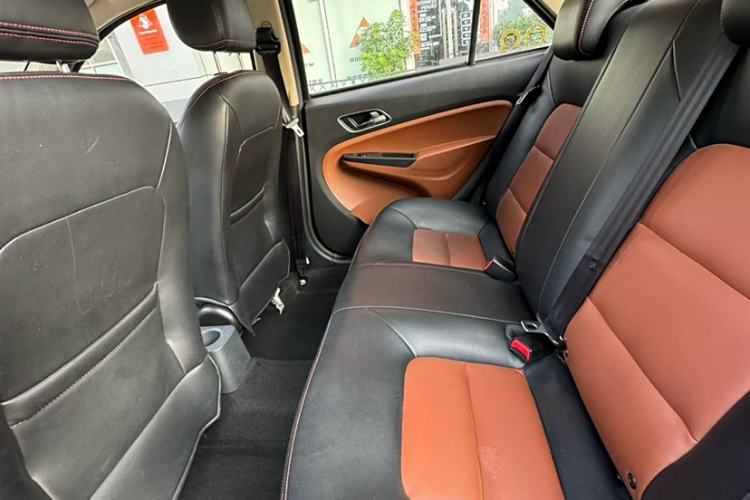 Used Geely Auto Diamond 2016 1.5L Manual Entry-Level Trim Interior 5