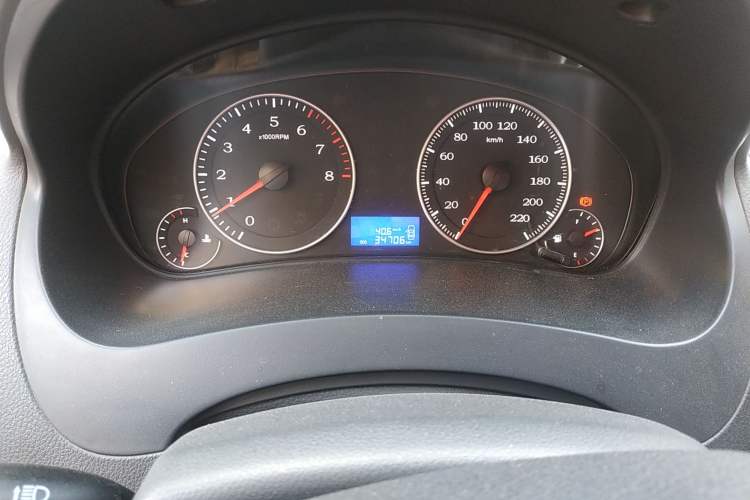 Used Geely Auto Diamond 2016 1.5L Manual Entry-Level Trim Odometer Close Up