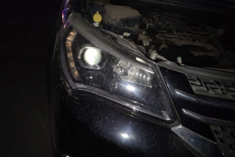 Used Geely Auto Diamond 2016 1.5L Manual Elite Version China IV Standard Right Front Headlight