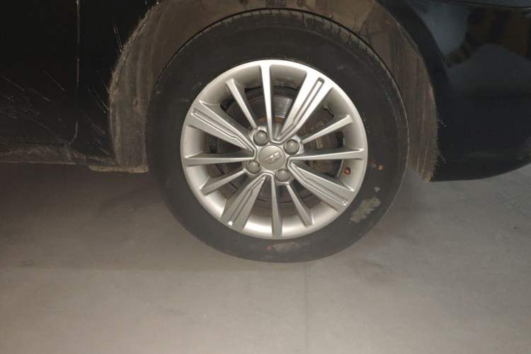 Used Geely Auto Diamond 2016 1.5L Manual Elite Edition Right Front Wheel Hub