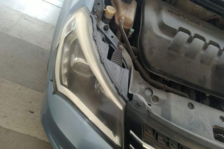 Used Geely Auto Diamond 2016 1.5L Manual Entry-Level Trim Engine Bay Right