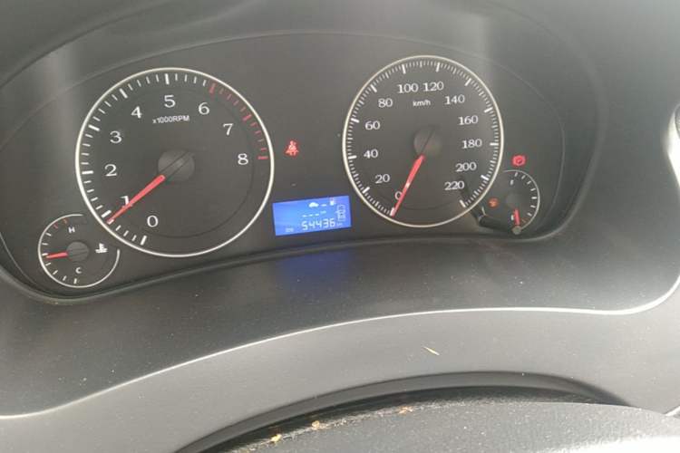 Used Geely Auto Diamond 2016 1.5L Manual Entry-Level Trim Odometer Close Up