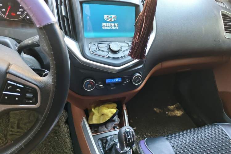 Used Geely Auto Diamond 2016 1.5L Manual Elite Edition Audio And AC Panel