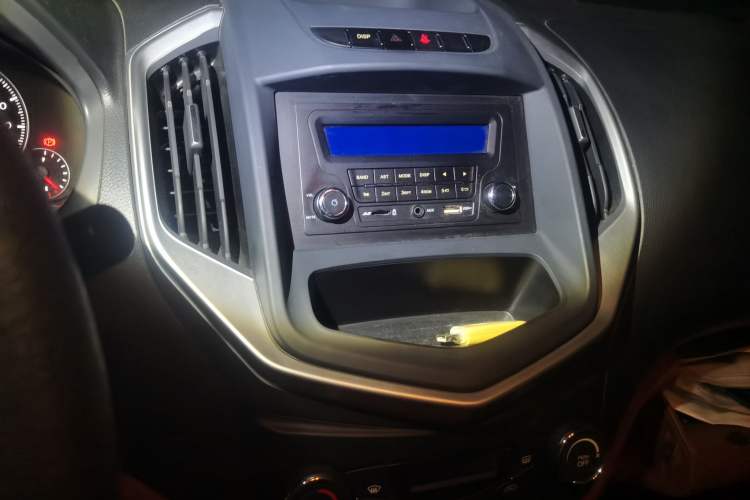Used Geely Auto Diamond 2016 1.5L Manual Elite Edition Audio And AC Panel
