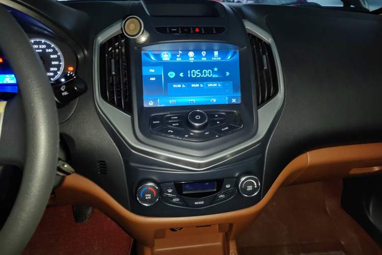 Used Geely Auto Diamond 2016 1.5L Manual Entry-Level Trim Audio And AC Panel