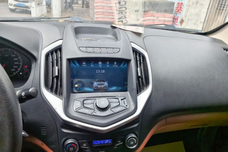 Used Geely Auto Diamond 2016 1.5L Manual Elite Edition Center Console