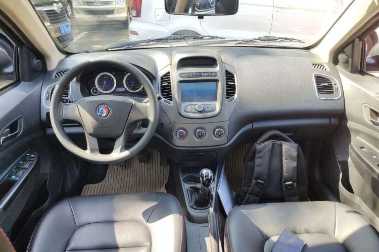 Used Geely Auto Diamond 2016 1.5L Manual Elite Edition Center Console