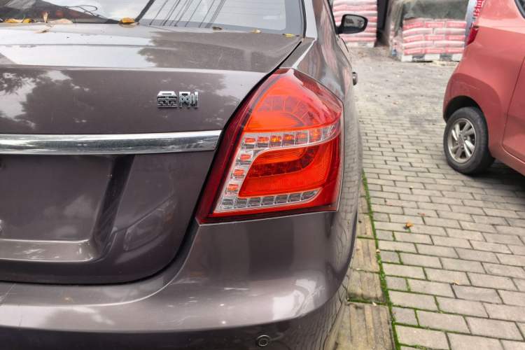 Used Geely Auto Diamond 2016 1.5L Manual Elite Edition Exterior 3