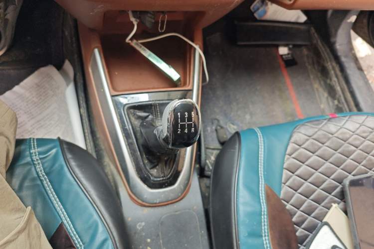 Used Geely Auto Diamond 2016 1.5L Manual Elite Edition Gear Lever