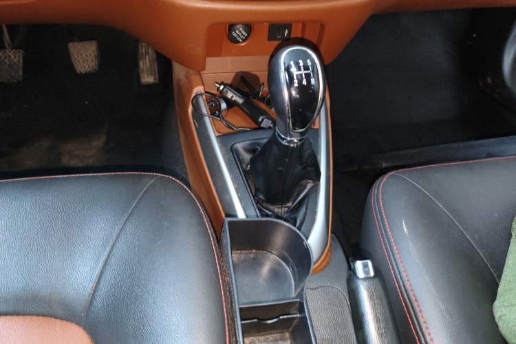 Used Geely Auto Diamond 2016 1.5L Manual Elite Edition Gear Lever