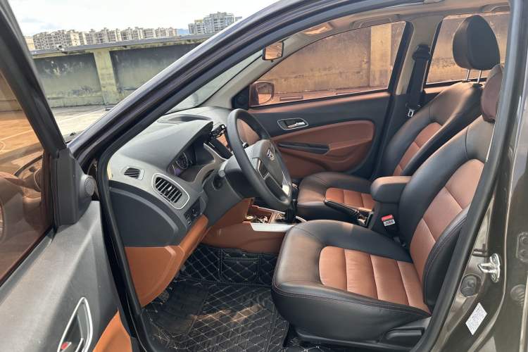 Used Geely Auto Diamond 2016 1.5L Manual Elite Edition Interior 2