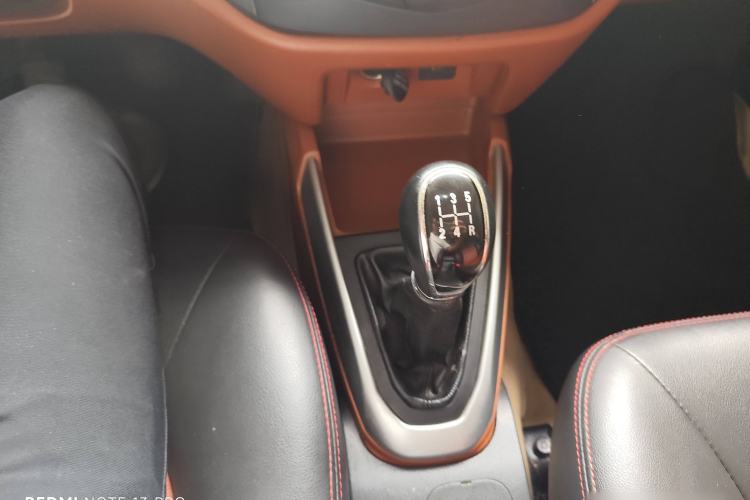 Used Geely Auto Diamond 2016 1.5L Manual Elite Edition Interior 3
