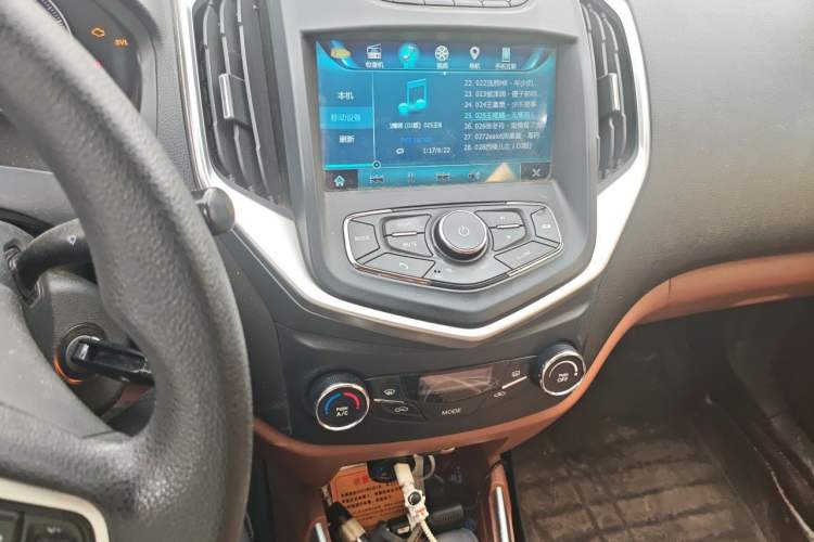 Used Geely Auto Diamond 2016 1.5L Manual Entry-Level Model China IV Standard Audio And AC Panel