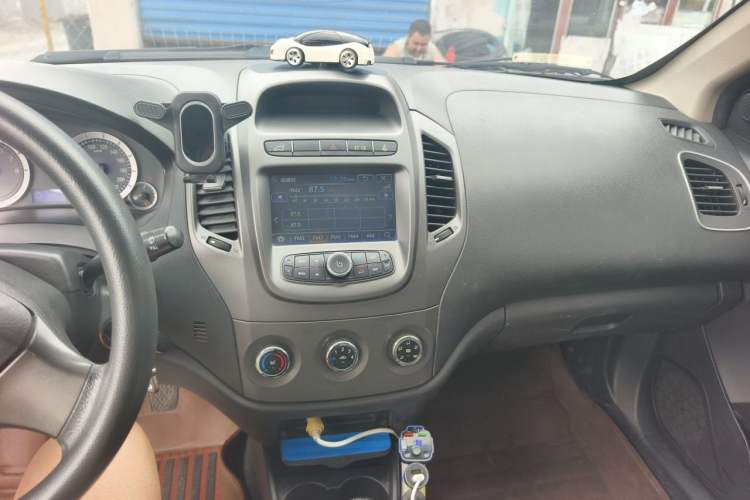 Used Geely Auto Diamond 2016 1.5L Manual Entry-Level Model China IV Standard Audio And AC Panel