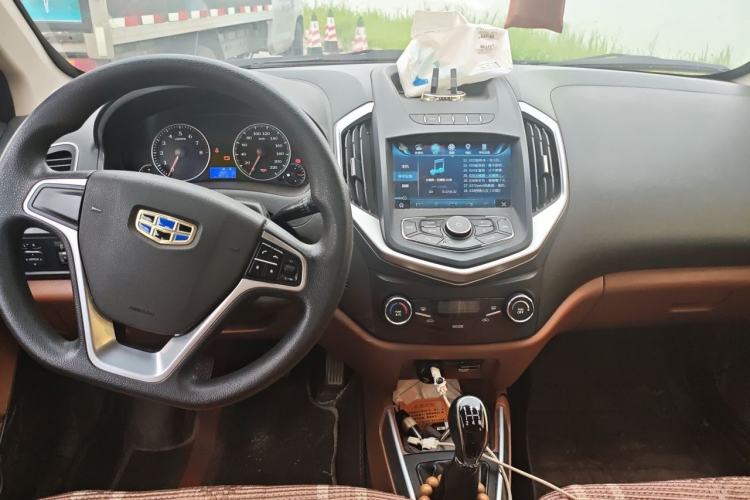 Used Geely Auto Diamond 2016 1.5L Manual Entry-Level Model China IV Standard Center Console