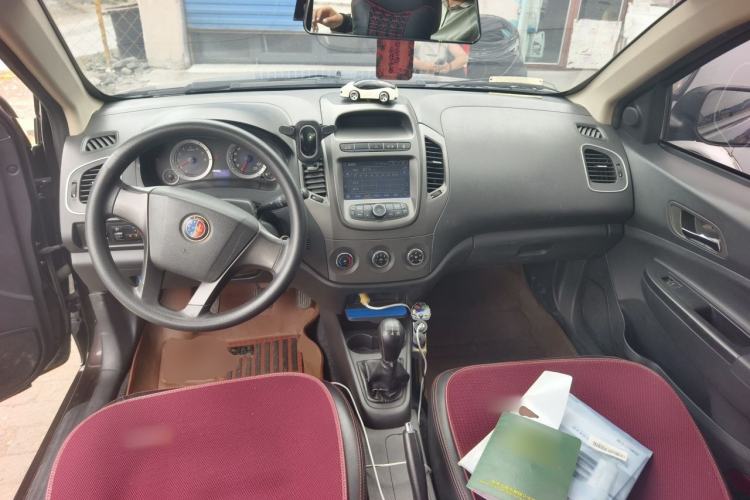 Used Geely Auto Diamond 2016 1.5L Manual Entry-Level Model China IV Standard Center Console