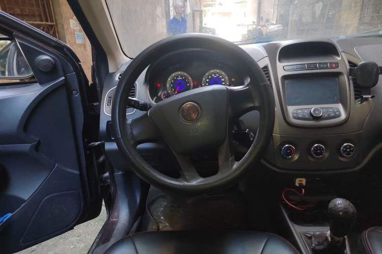 Used Geely Auto Diamond 2016 1.5L Manual Entry-Level Model China IV Standard Steering Wheel