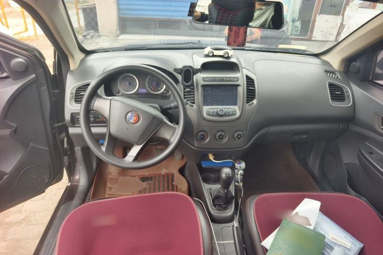 Used Geely Auto Diamond 2016 1.5L Manual Entry-Level Model China IV Standard Steering Wheel