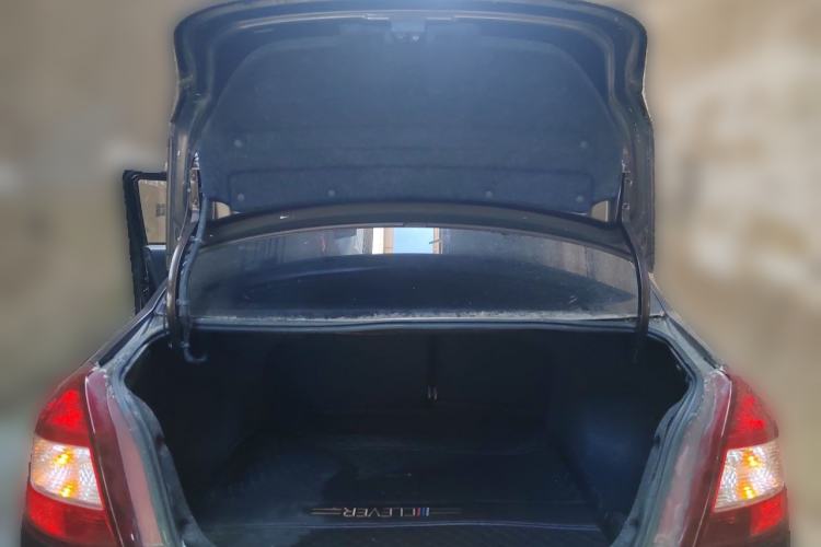 Used Geely Auto Diamond 2016 1.5L Manual Entry-Level Model China IV Standard Trunk
