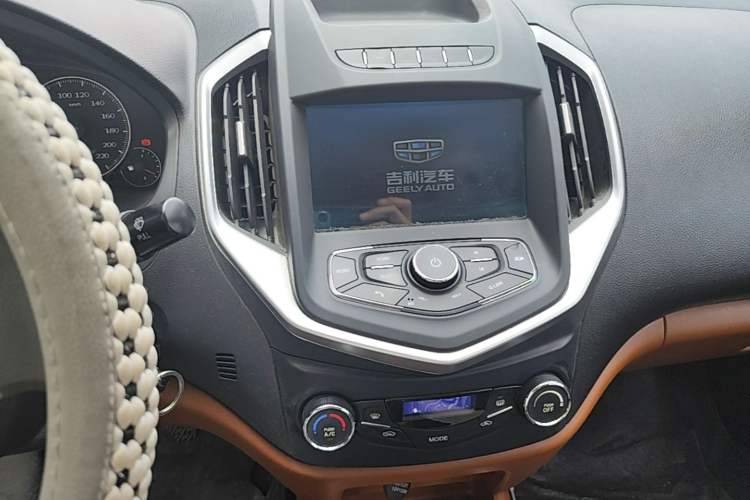 Used Geely Auto Diamond 2016 1.5L Manual Entry-Level Trim Audio And AC Panel