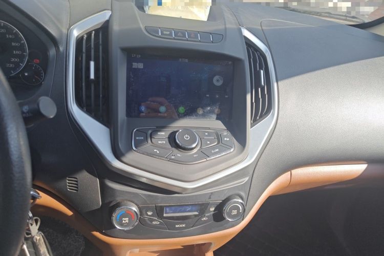 Used Geely Auto Diamond 2016 1.5L Manual Entry-Level Model China IV Standard Audio And AC Panel