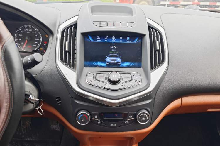 Used Geely Auto Diamond 2016 1.5L Manual Entry-Level Trim Audio And AC Panel