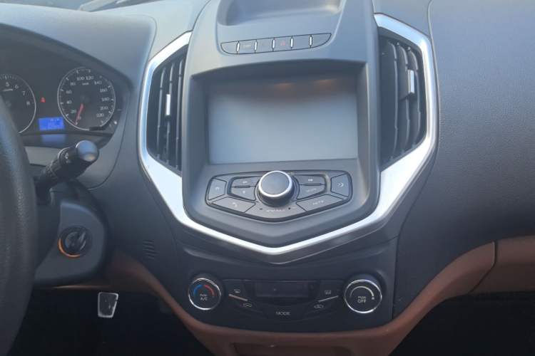 Used Geely Auto Diamond 2016 1.5L Manual Entry-Level Trim Audio And AC Panel